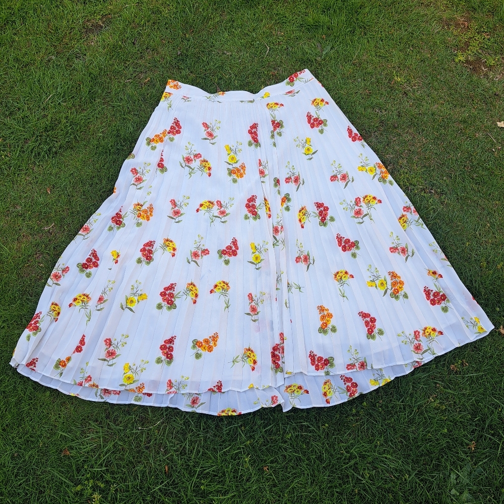 Floral Print Pleated Skirt